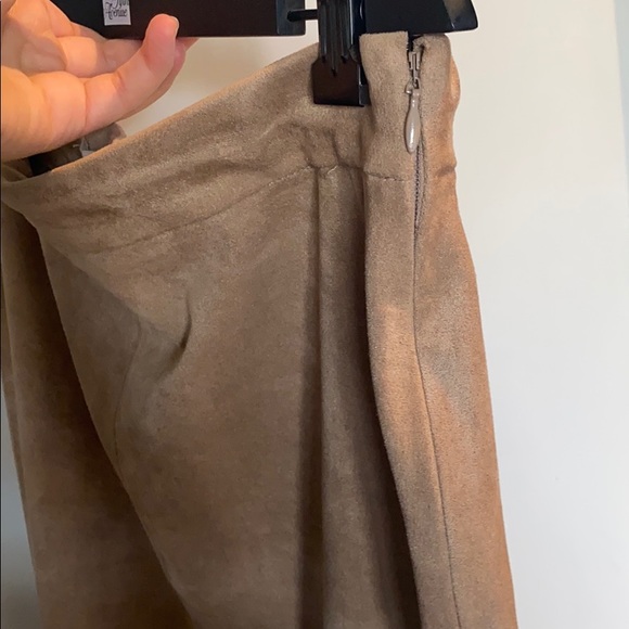 Beautiful Suede tan skirt - Picture 4 of 5